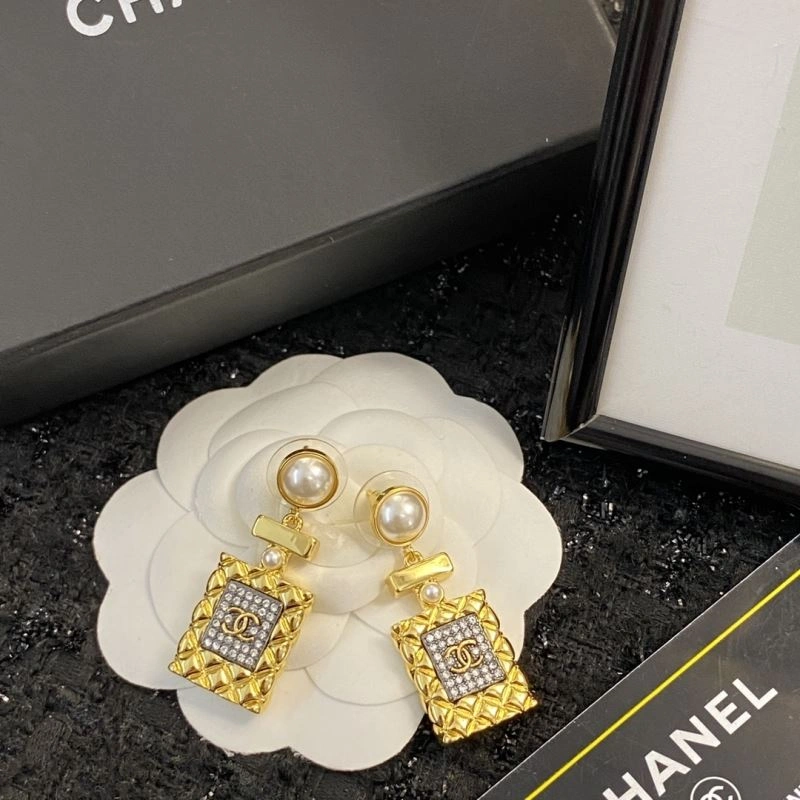 Chanel Earrings Cozy 231305