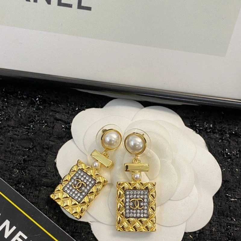 Chanel Earrings Cozy 231305