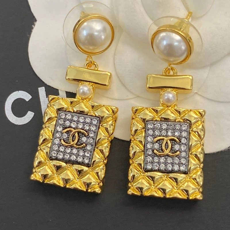 Chanel Earrings Cozy 231305