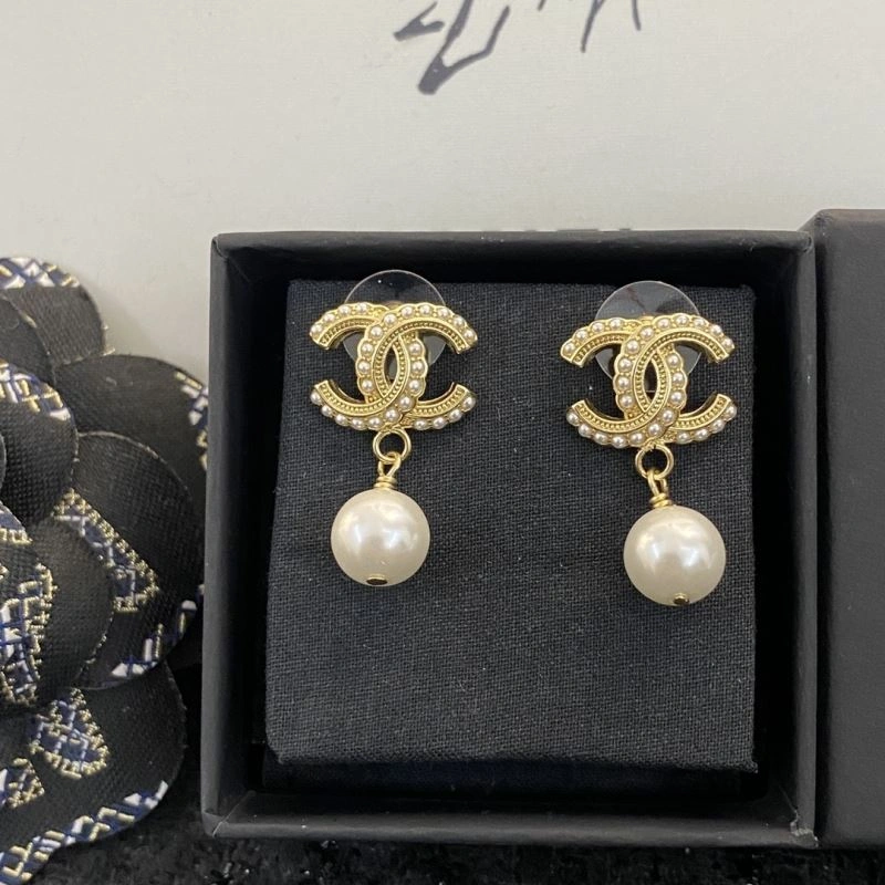 Chanel Earrings Comfortable 231288