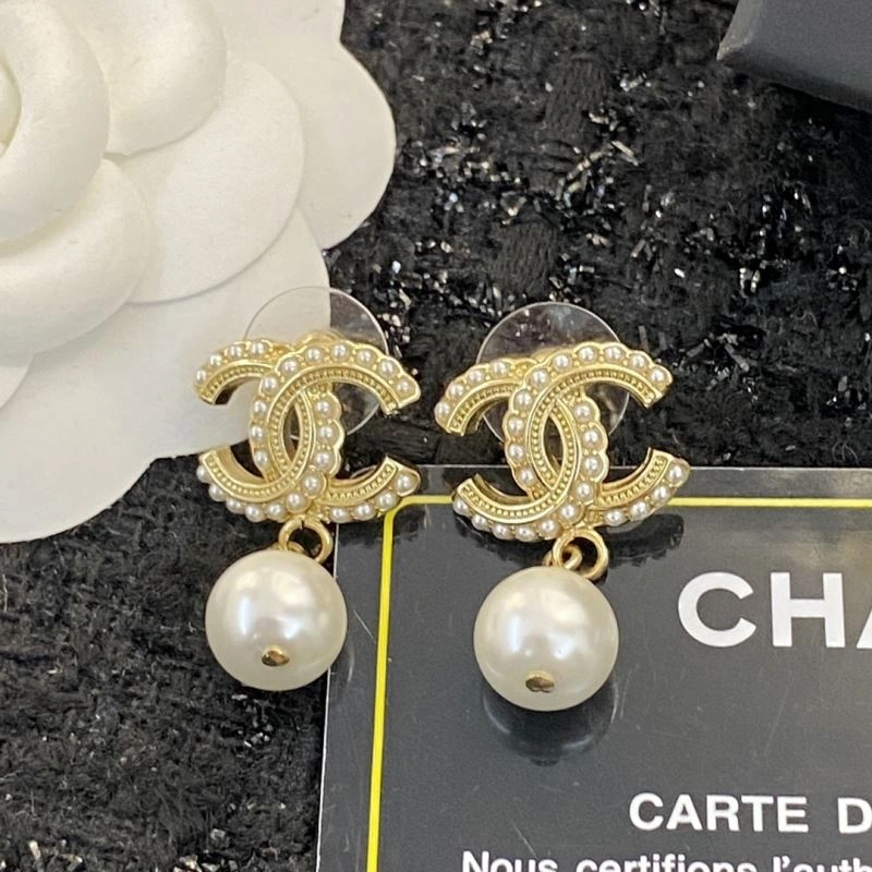 Chanel Earrings Comfortable 231288