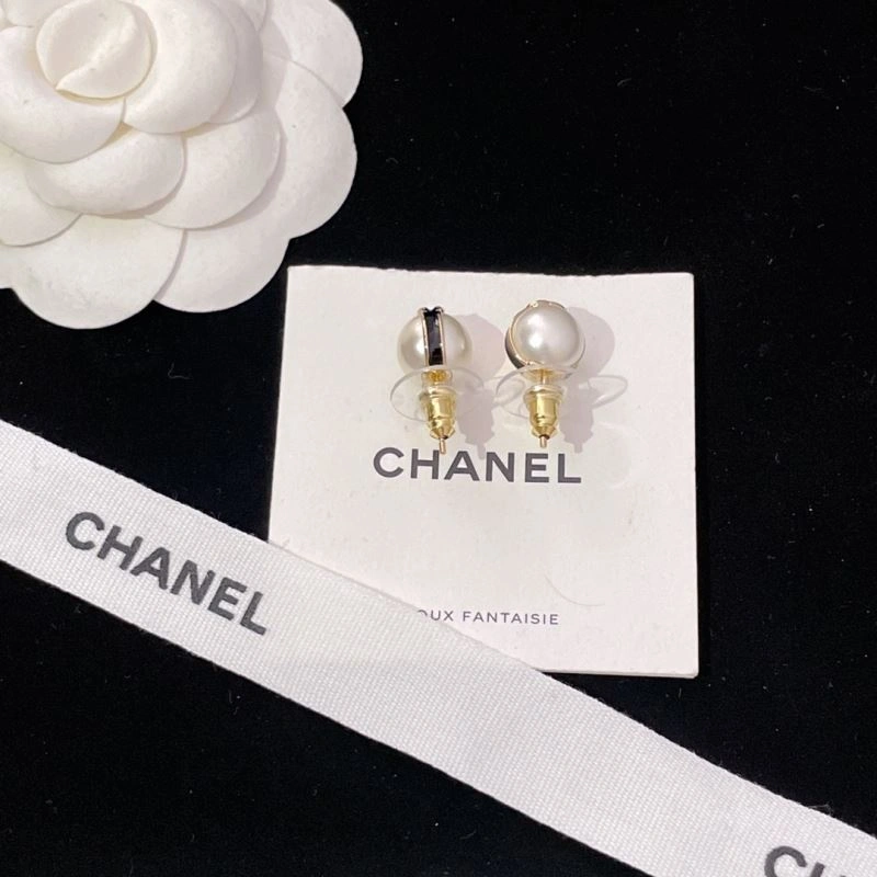 Chanel Earrings Cozy 231358