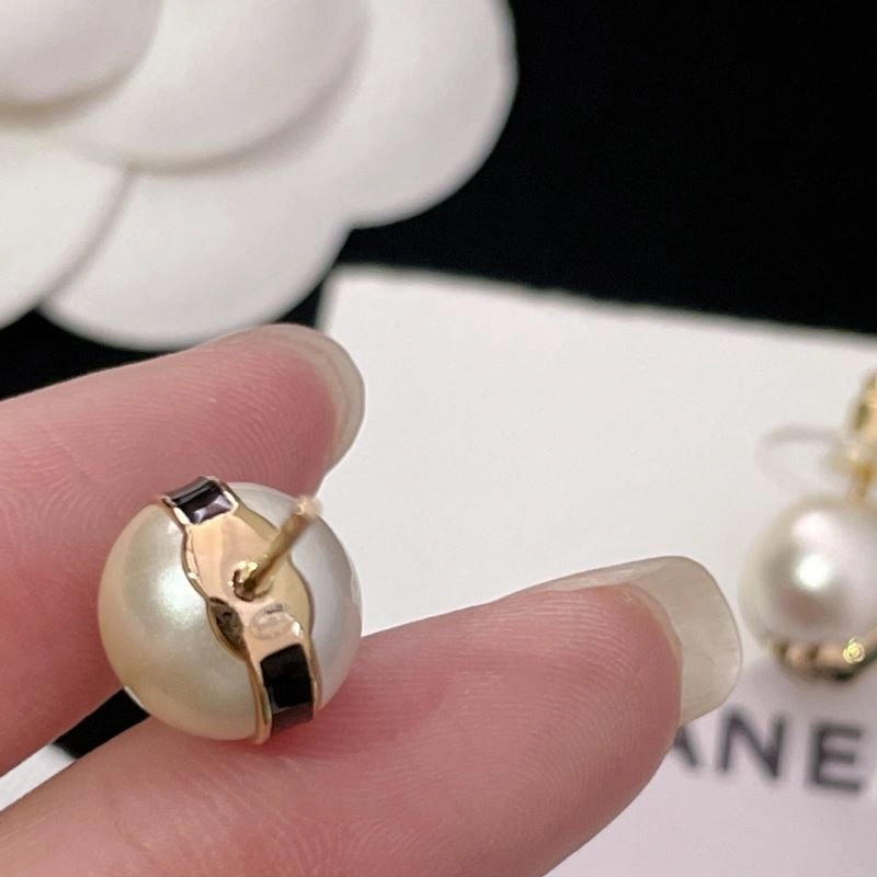 Chanel Earrings Cozy 231358