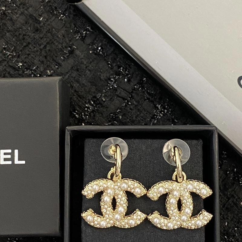 Sleek Chanel Earrings 231279