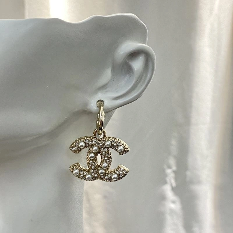 Sleek Chanel Earrings 231279