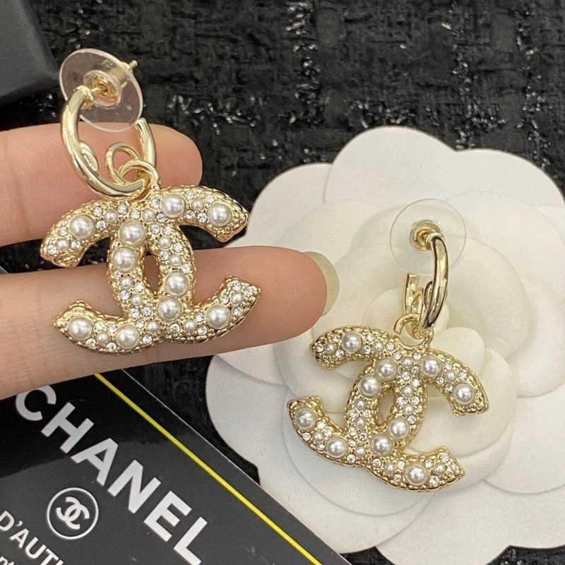 Sleek Chanel Earrings 231279