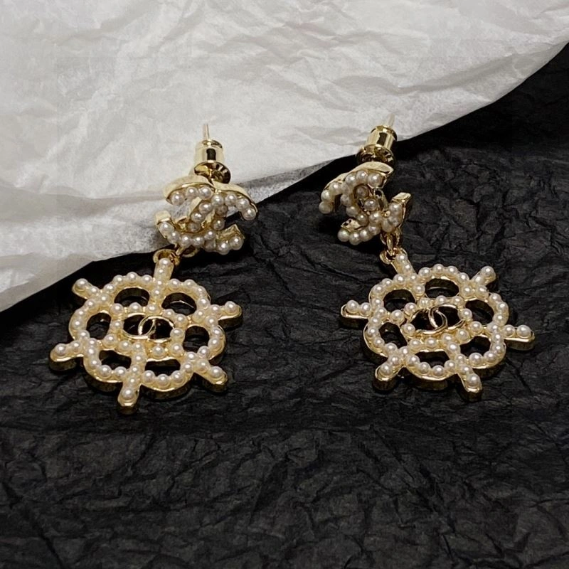 Lightweight Chanel Earrings 231253
