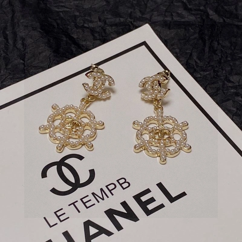 Lightweight Chanel Earrings 231253