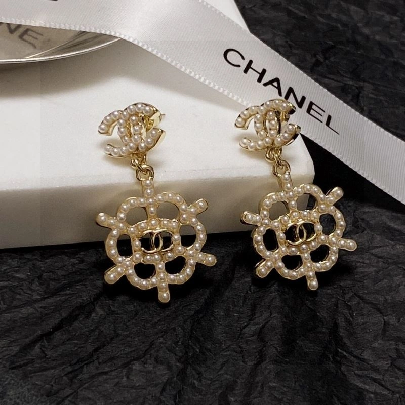Lightweight Chanel Earrings 231253