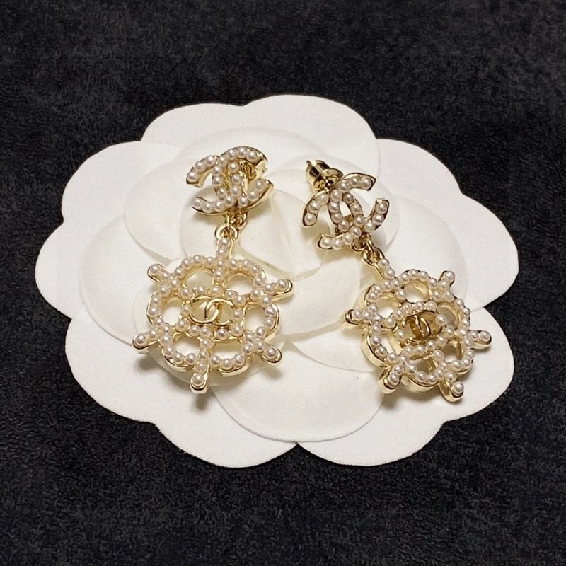 Lightweight Chanel Earrings 231253