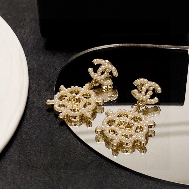 Lightweight Chanel Earrings 231253