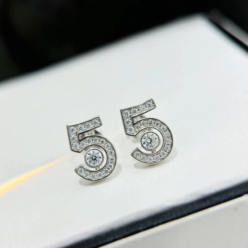Fashionable Chanel Earrings 231278