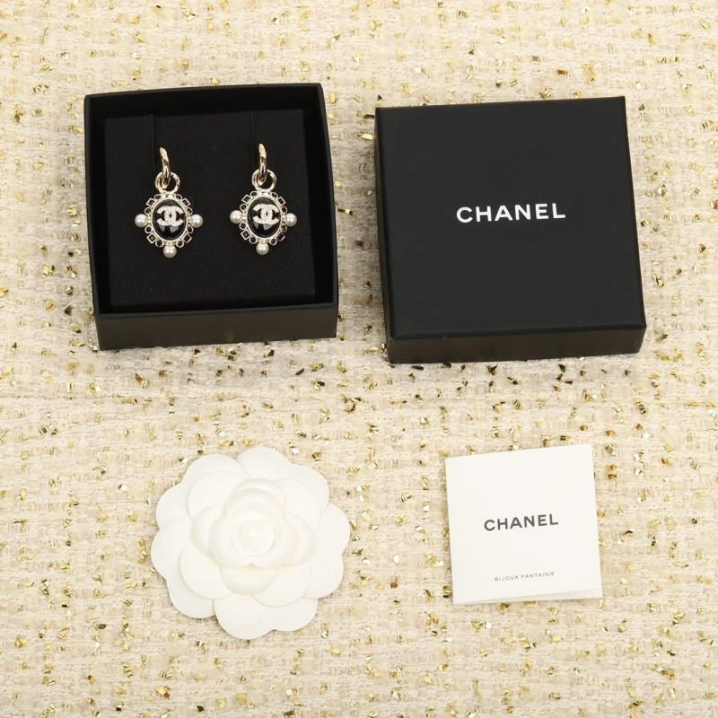 Chanel Earrings Versatile 231233