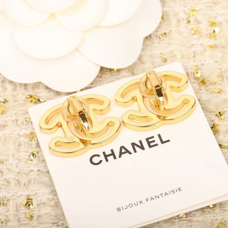 Chanel Earrings Comfortable 231252