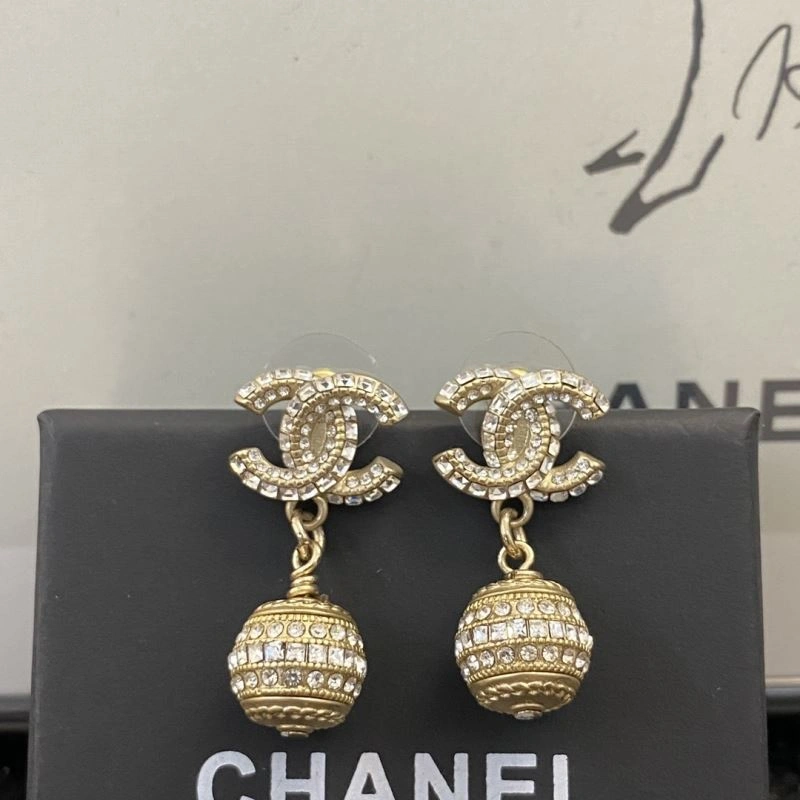 Elegant Chanel Earrings 231298