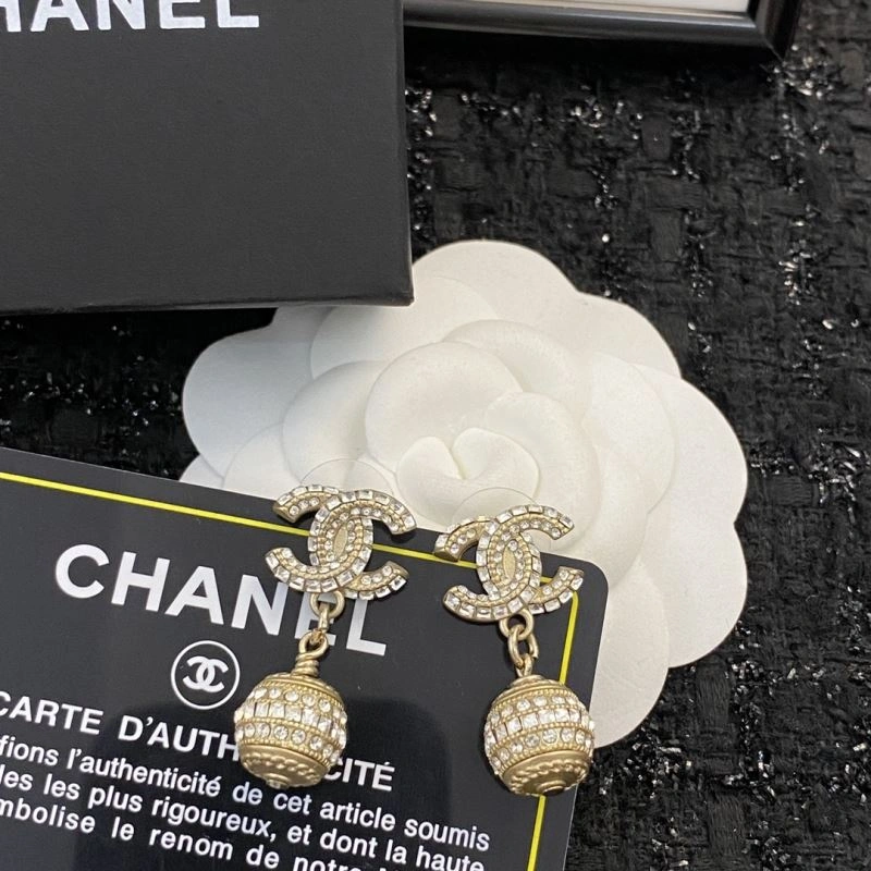 Elegant Chanel Earrings 231298