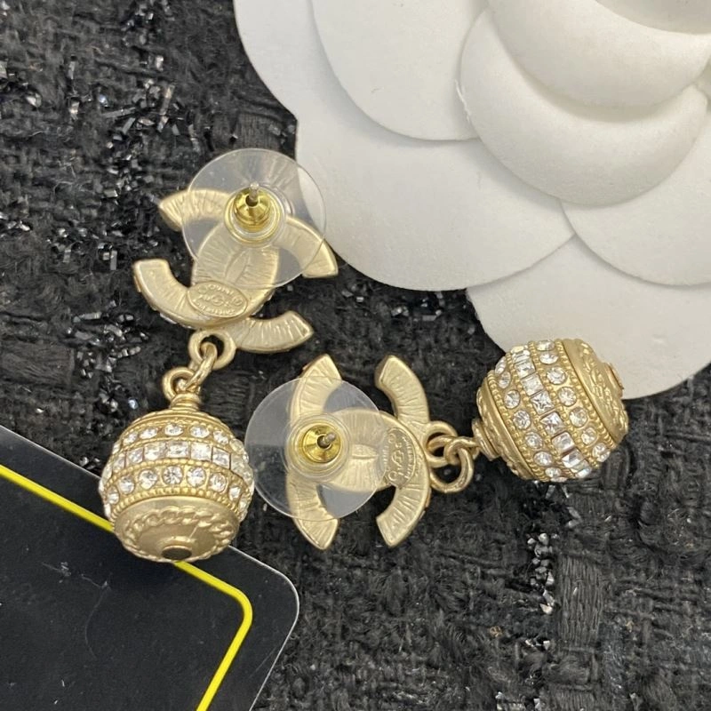 Elegant Chanel Earrings 231298