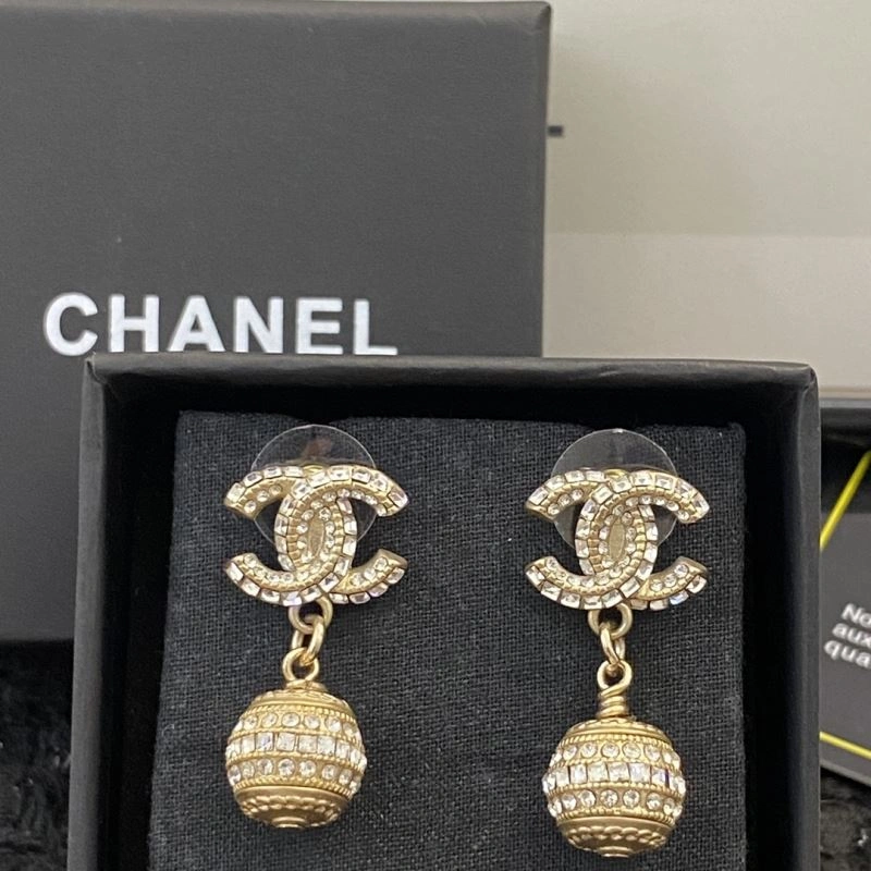 Elegant Chanel Earrings 231298