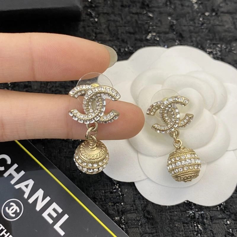 Elegant Chanel Earrings 231298