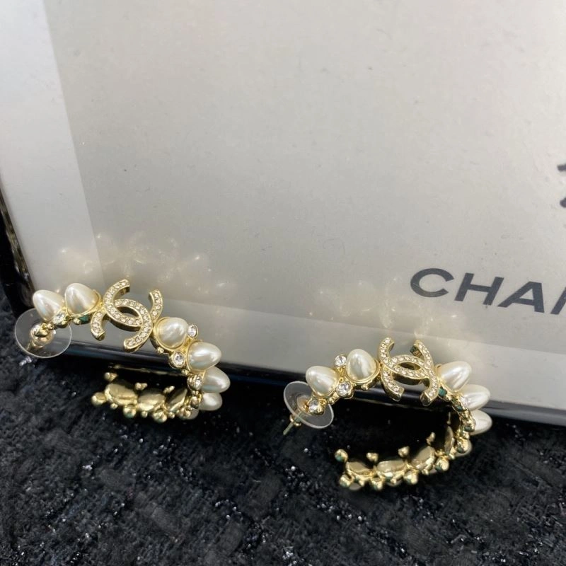 EyeCatching Chanel Earrings 231189