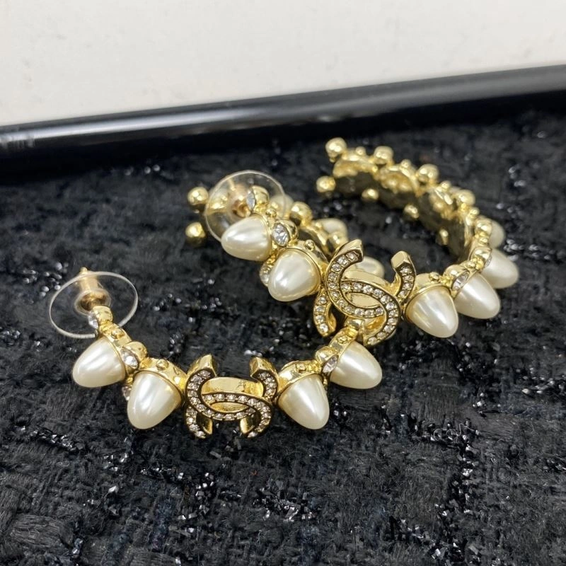 EyeCatching Chanel Earrings 231189