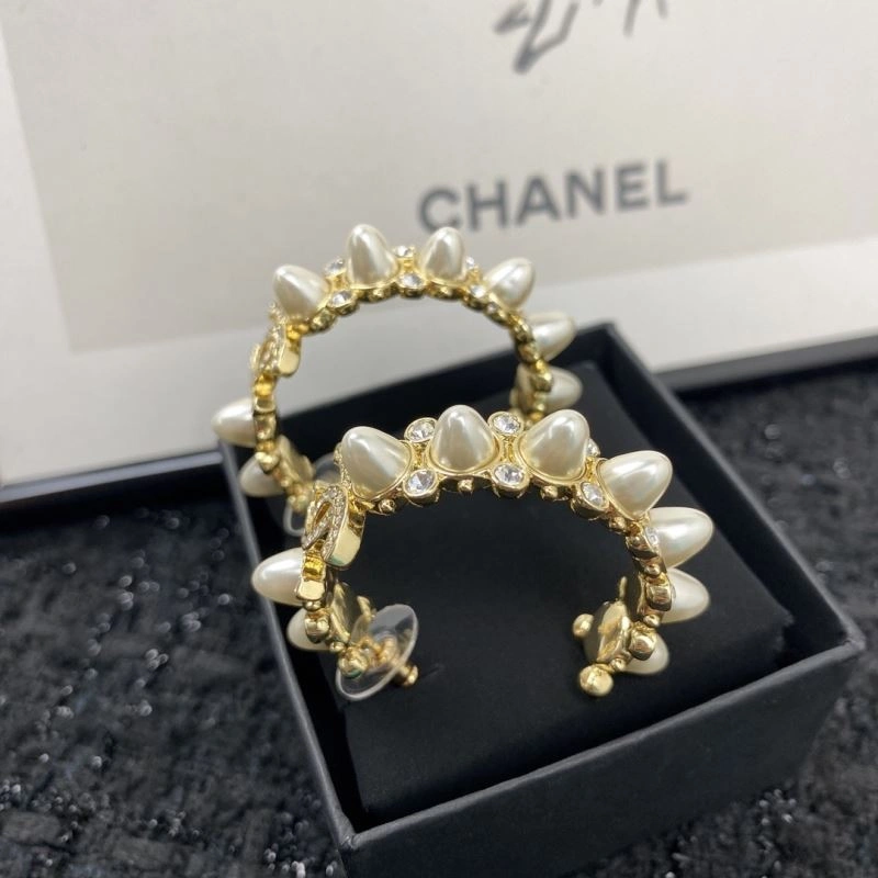 EyeCatching Chanel Earrings 231189