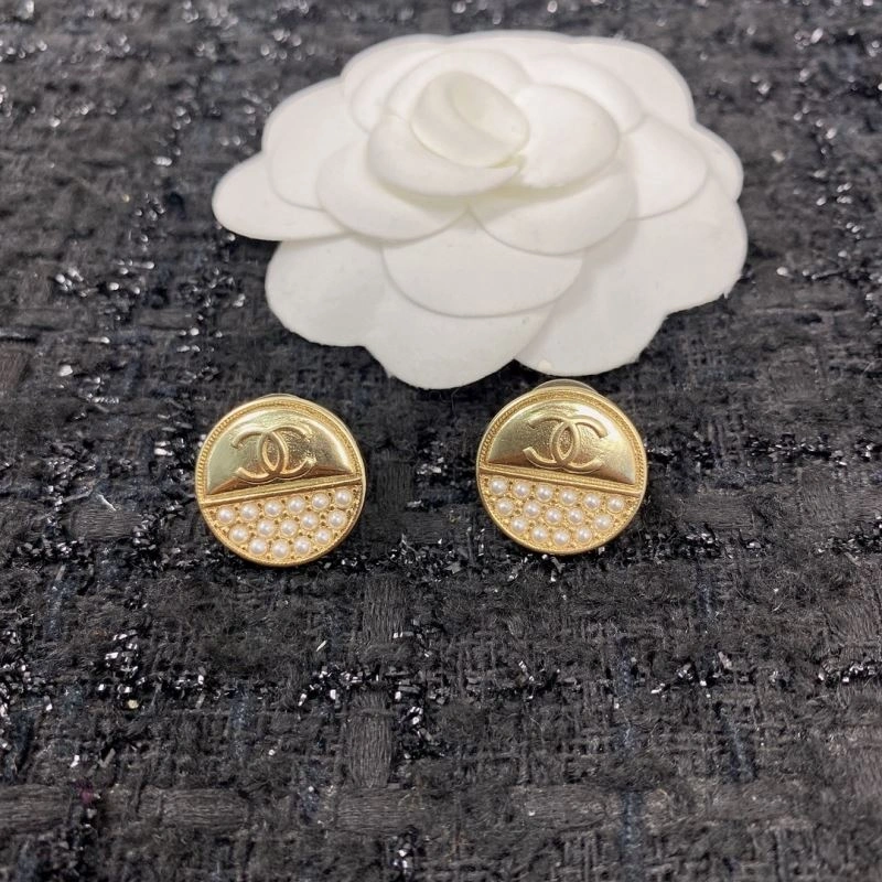 Chanel Earrings Versatile 231214