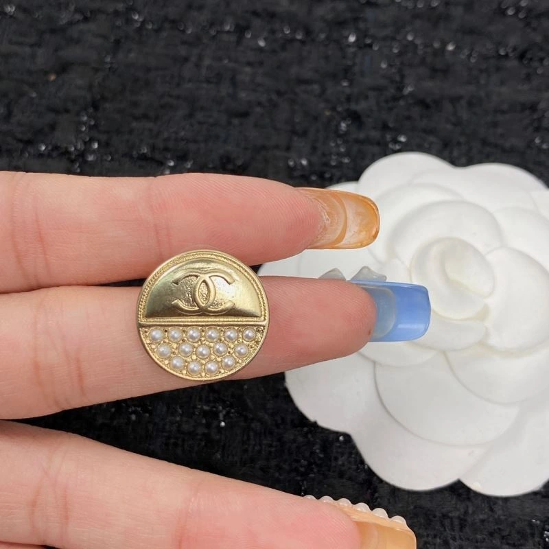 Chanel Earrings Versatile 231214