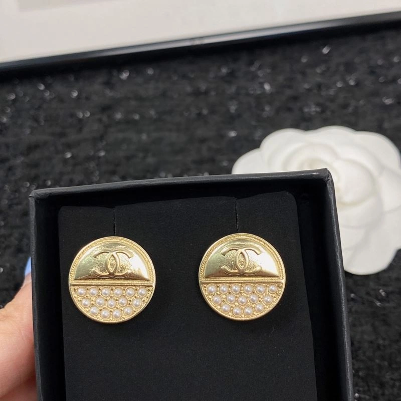 Chanel Earrings Versatile 231214
