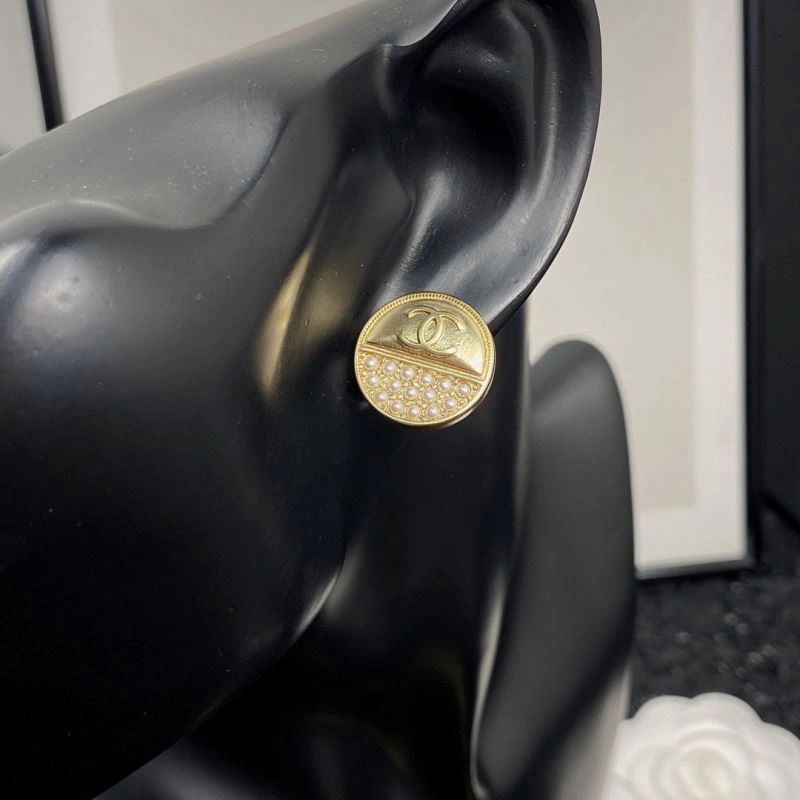 Chanel Earrings Versatile 231214