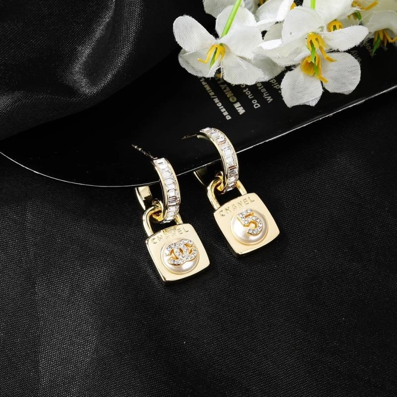 Chanel Earrings Supportive 231228