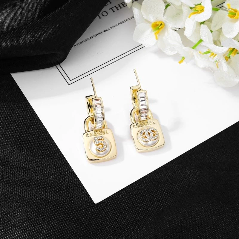 Chanel Earrings Supportive 231228