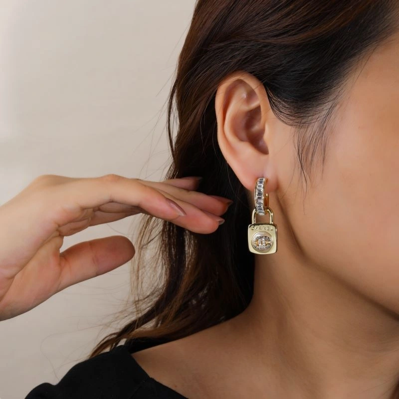 Chanel Earrings Supportive 231228