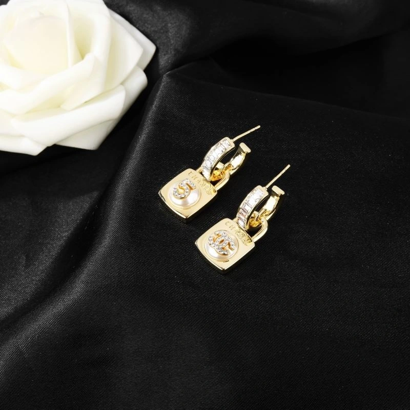 Chanel Earrings Supportive 231228