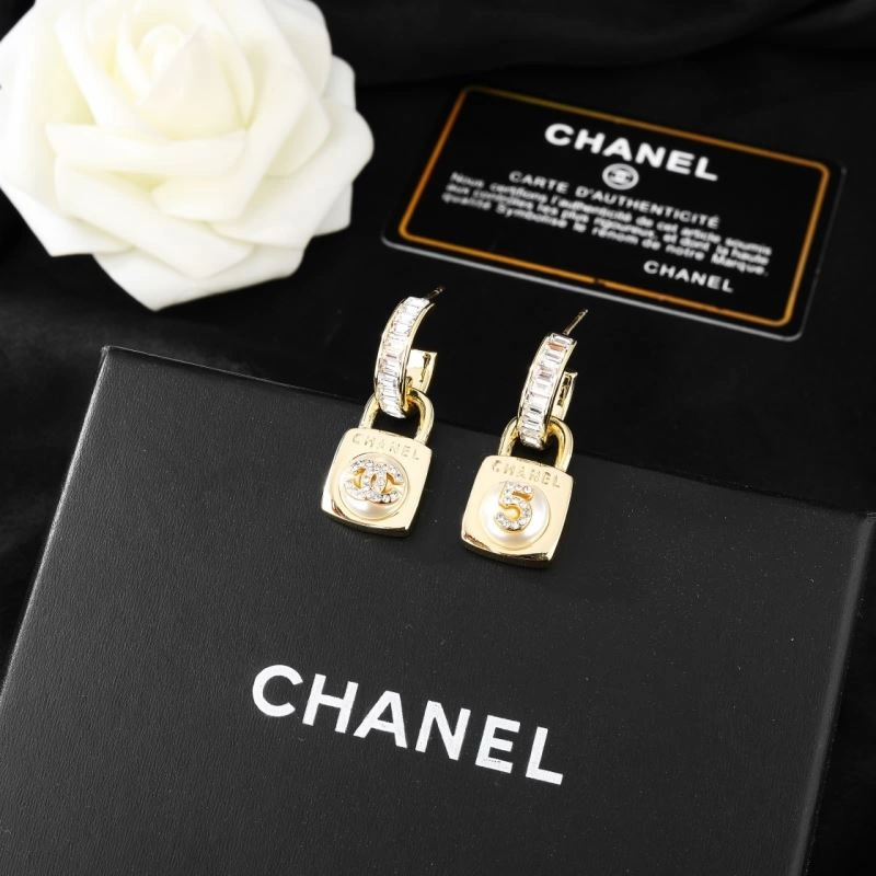 Chanel Earrings Supportive 231228