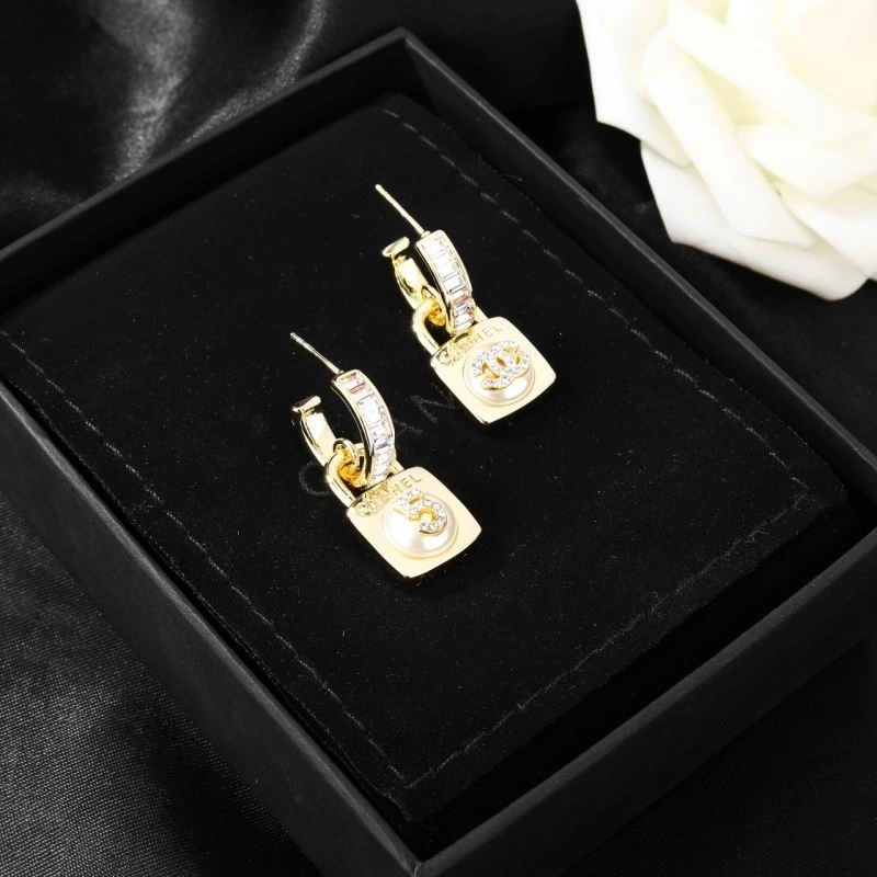 Chanel Earrings Supportive 231228