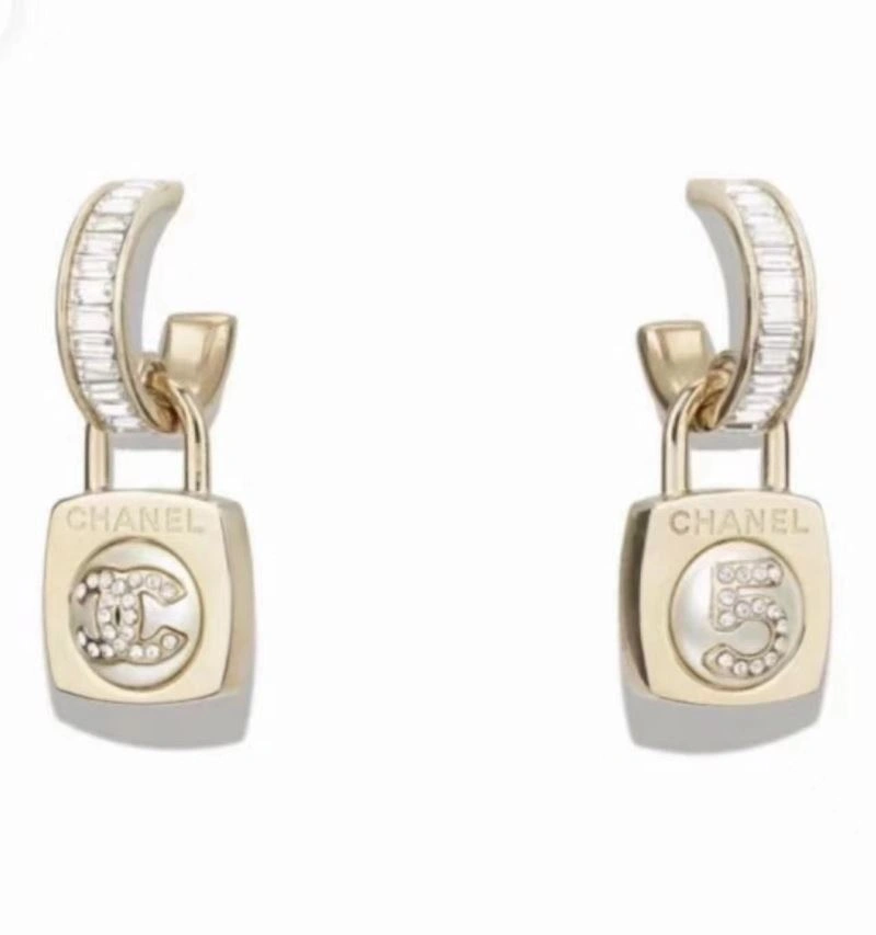 Chanel Earrings Supportive 231228