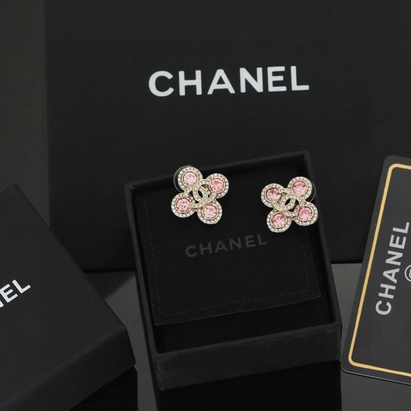 Lightweight Chanel Earrings 231177
