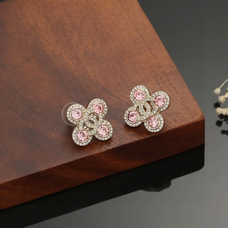 Lightweight Chanel Earrings 231177