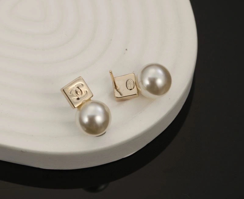 Chanel Earrings Supportive 231212