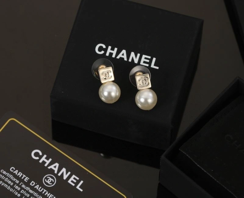 Chanel Earrings Supportive 231212