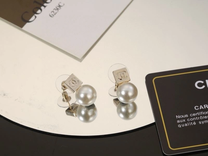 Chanel Earrings Supportive 231212