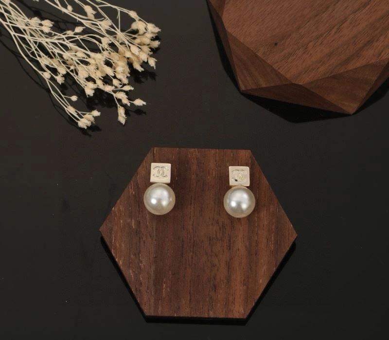 Chanel Earrings Supportive 231212