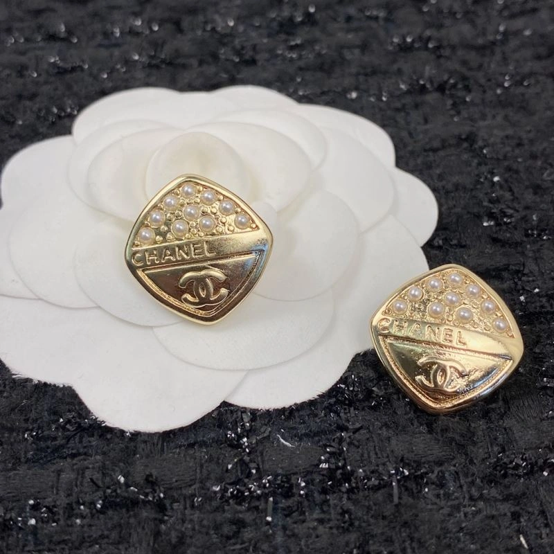 Chanel Earrings EasyMatch 231200