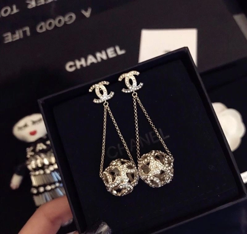 Chanel Earrings Snug 231190