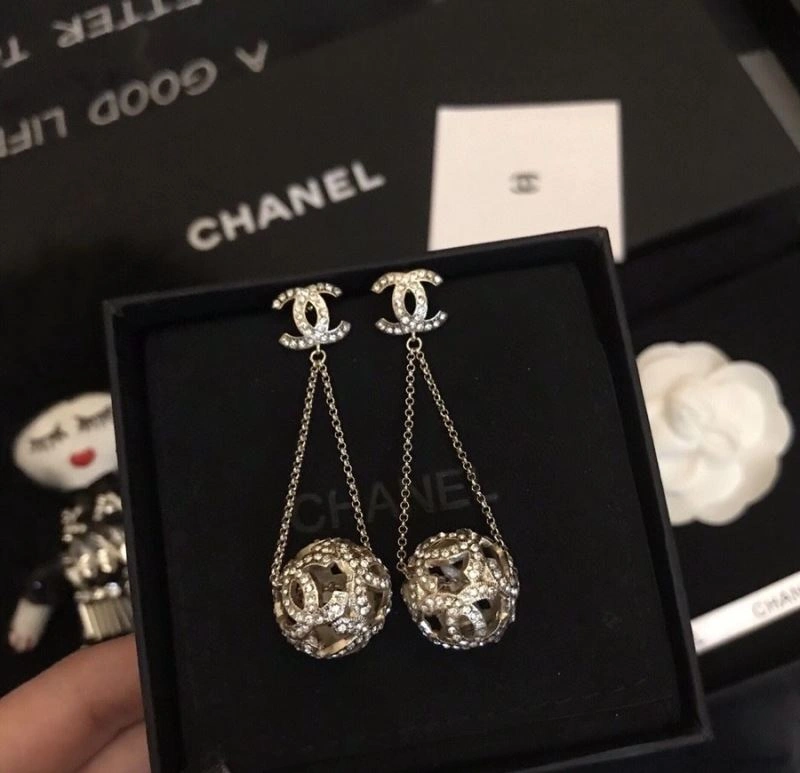 Chanel Earrings Snug 231190
