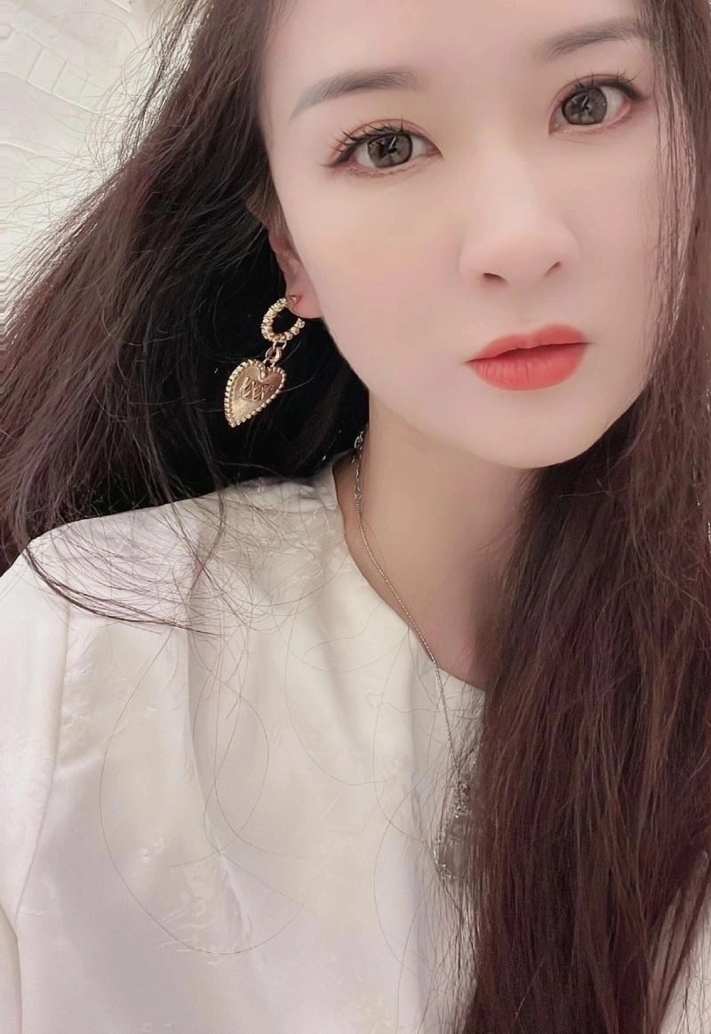 Sporty Chanel Earrings 231160