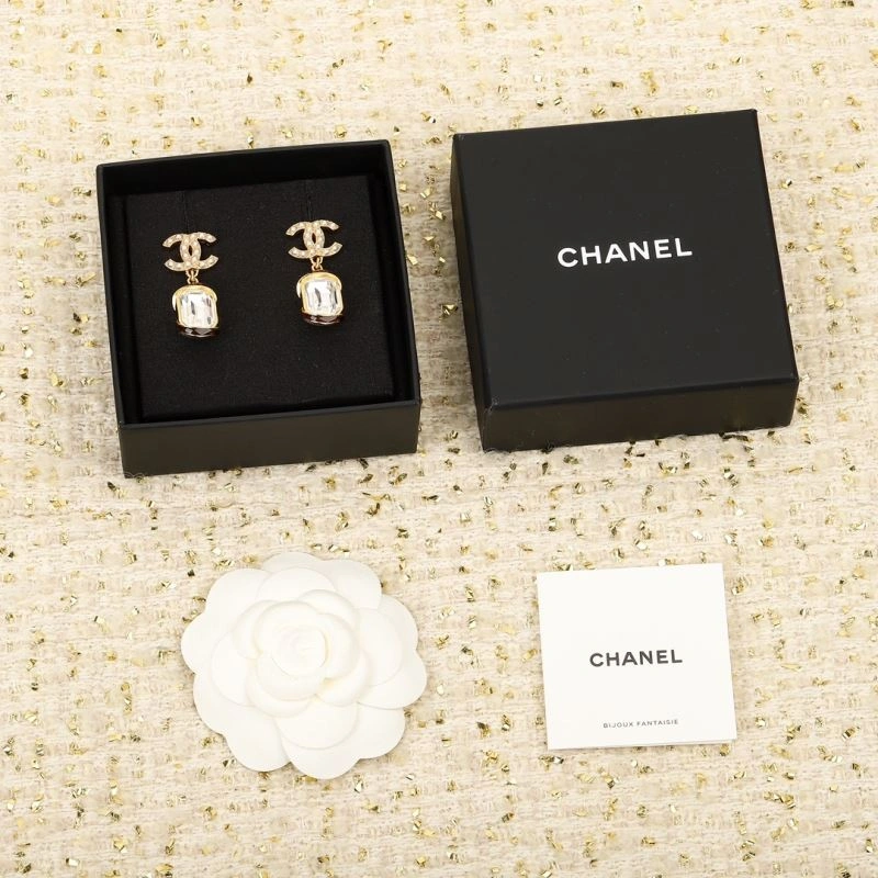 Chanel Earrings EyeCatching 231139