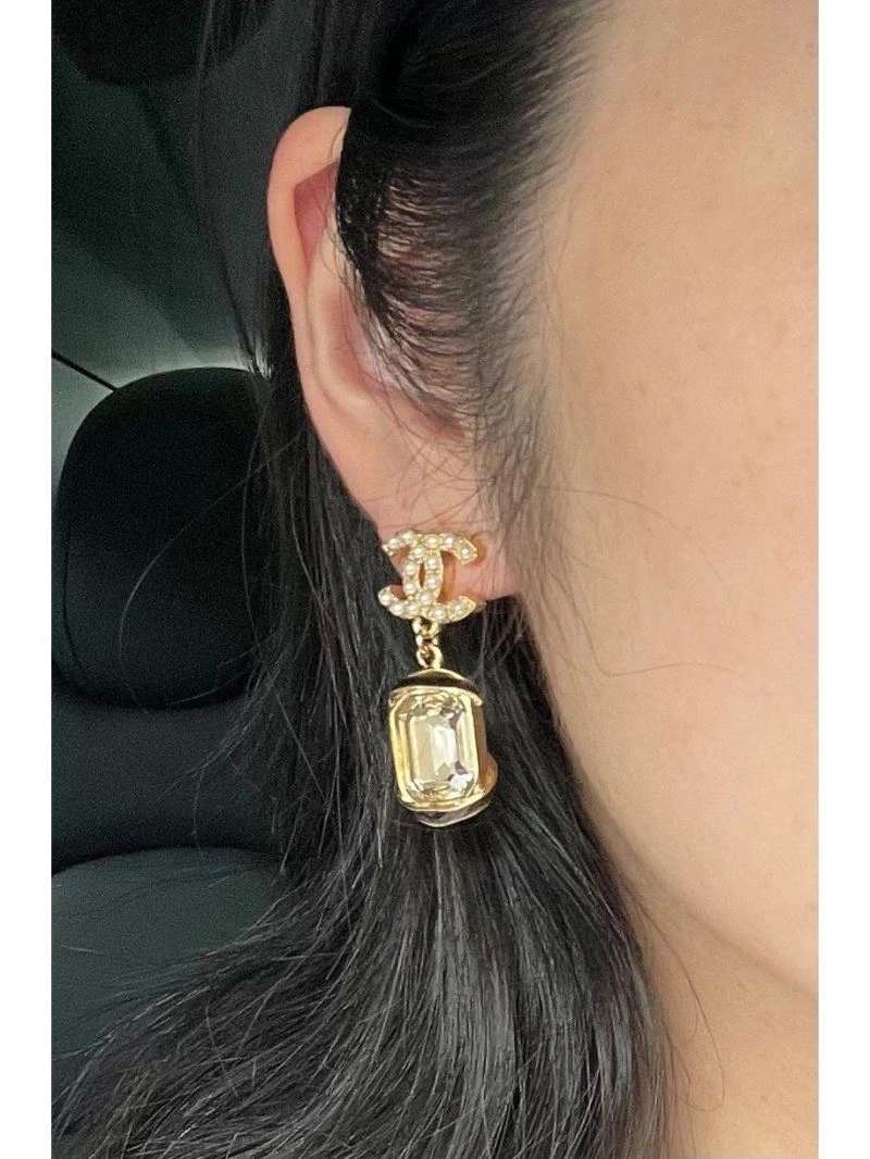 Chanel Earrings EyeCatching 231139