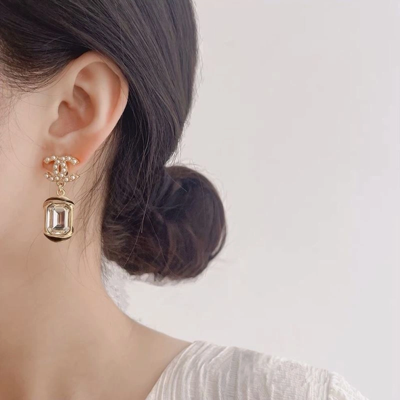 Chanel Earrings EyeCatching 231139